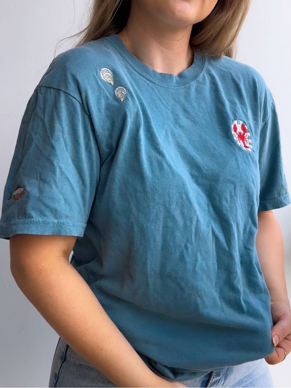 NWT 100% Cotton Denim Blue Embroidered Coastal Beachy Graphic Tee - Picture 2 of 6